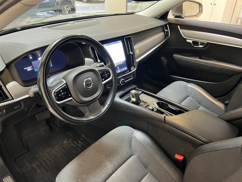 Bild 2 av Volvo V90 B4 Geartronic Momentum Advanced Edition Drag Servad Blis
