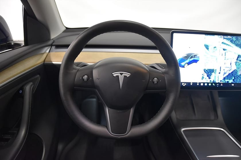 Bild 2 av Tesla Model Y Long Range AWD Autopilot Pano Moms Dragkrok