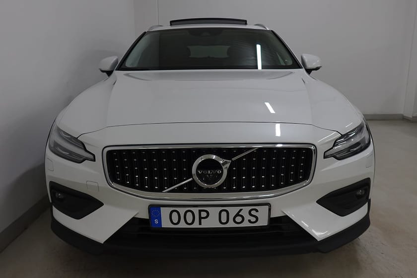 Bild 2 av Volvo V60 Cross Country B4 AWD Advpro Skinn Drag Pano D-Värme 360° H/K MOMS Nav