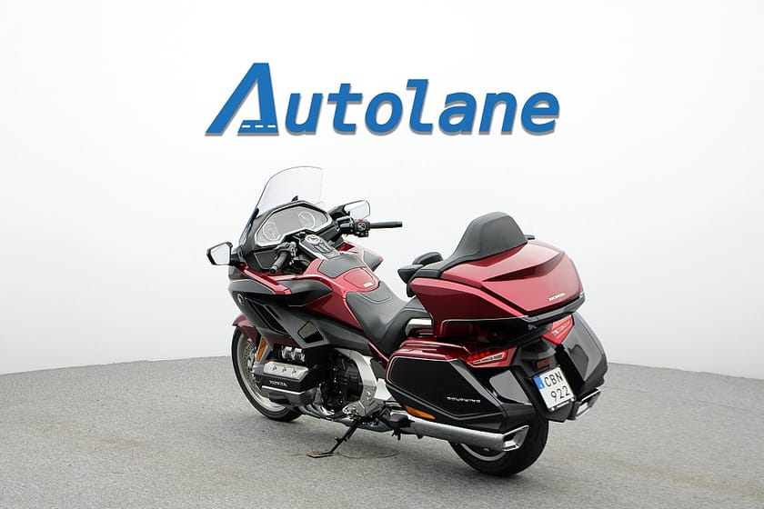 Bild 4 av Honda Powersports GL1800DA Gold Wing DCT *Endast 1502mil!, Rikligt utrustad *Somma