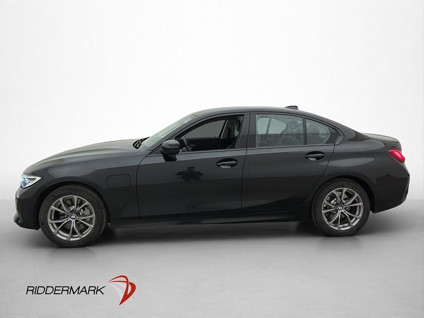Bild 5 av BMW 330e Sedan Sport line Cockpit Navi Ambient CarPlay Drag