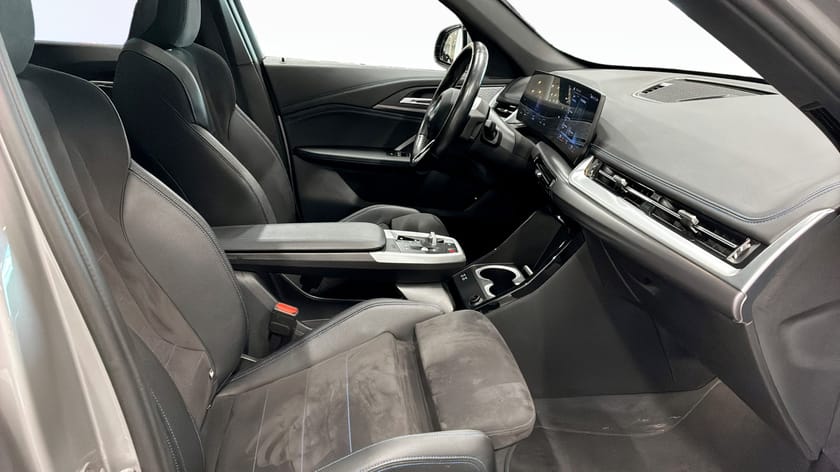 Bild 3 av BMW iX1 xDrive30 xDrive 30 M-Sport Lucka Dragkrok Harman Kardon Tonade rutor