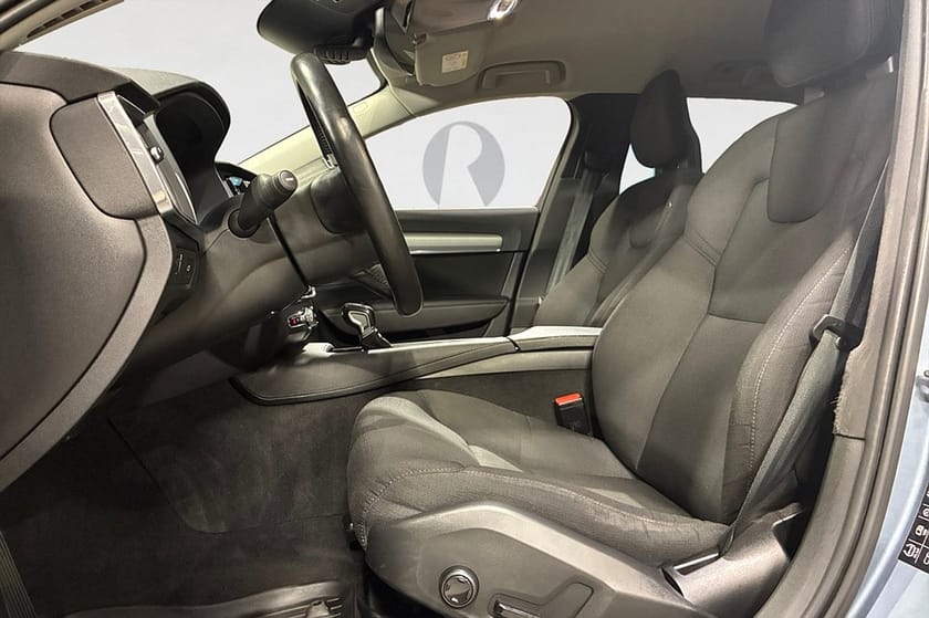 Bild 3 av Volvo V90 D3 150 HK AUT BUSINESS DRAG D-VÄRM PDC VOC LED 18"