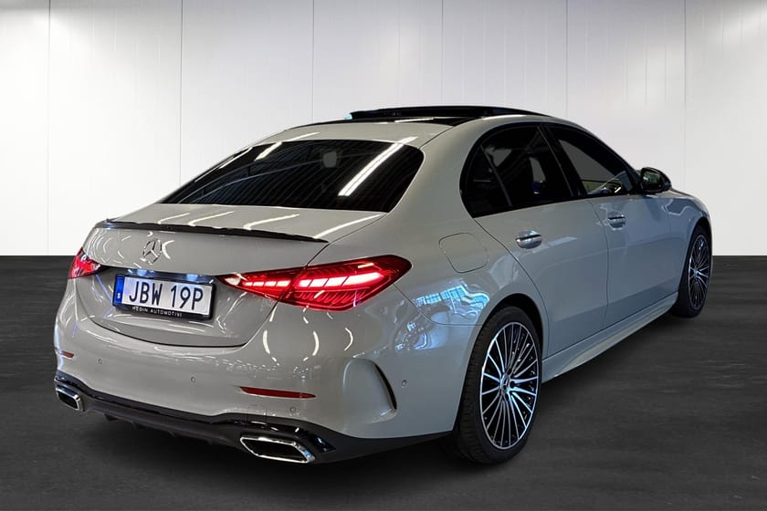 Bild 3 av Mercedes-Benz C 300 e SEDAN  | AMG | Burmester | Advanced Edition | 360 | Pano | Nightpaket |