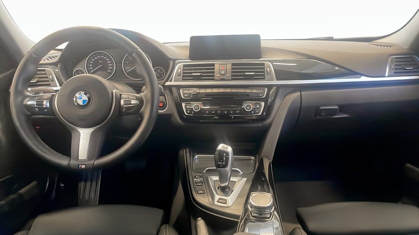 Bild 4 av BMW 330e Sedan Rattvärme HUD Farthållare PDC