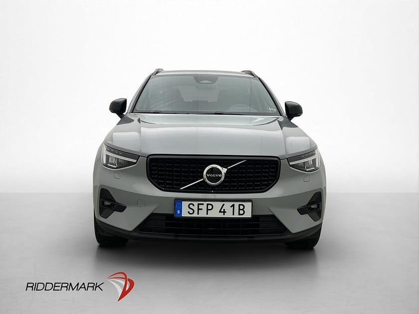 Bild 2 av Volvo XC40 B4 197hk Plus Dark Värmare Kamera Elstolar Drag