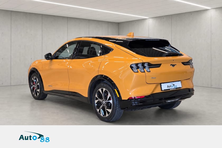 Bilde 3 av Ford Mustang Mach-E Standard Range AWD Sporty SUV 4x4 Kamera App El seter framme Skinn