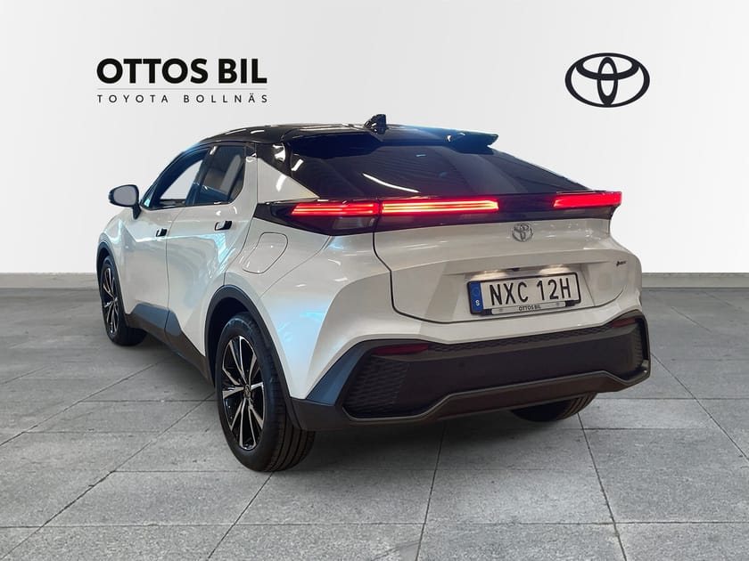 Bild 3 av Toyota C-HR Hybrid 1.8 e-CVT, 140hk - Style Teknikpaket Bi-tone / V-hjul, Drag, LED-ramp