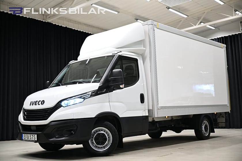Bild 1 av Iveco Daily 35-160 Chassi Cab 156HK Automat|Volymskåp|Bakgavellyft|LED|Sidodörr|Moms
