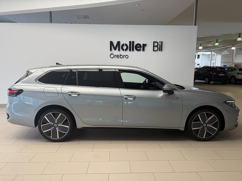 Bild 4 av Volkswagen Passat Variant eHybrid 1.5TSI R-Line Drag Backkamera Värmare