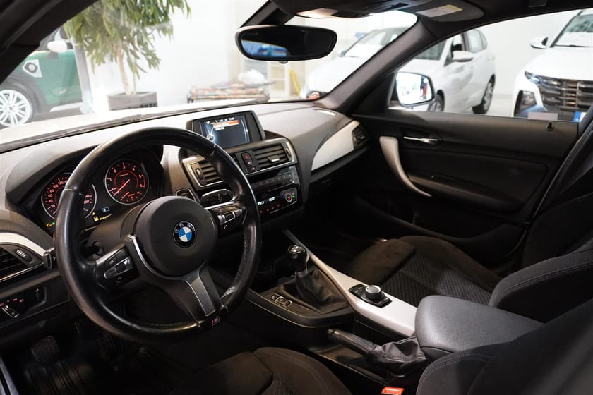 Bild 2 av BMW 118d xDrive 5d M-Sport LED PDC