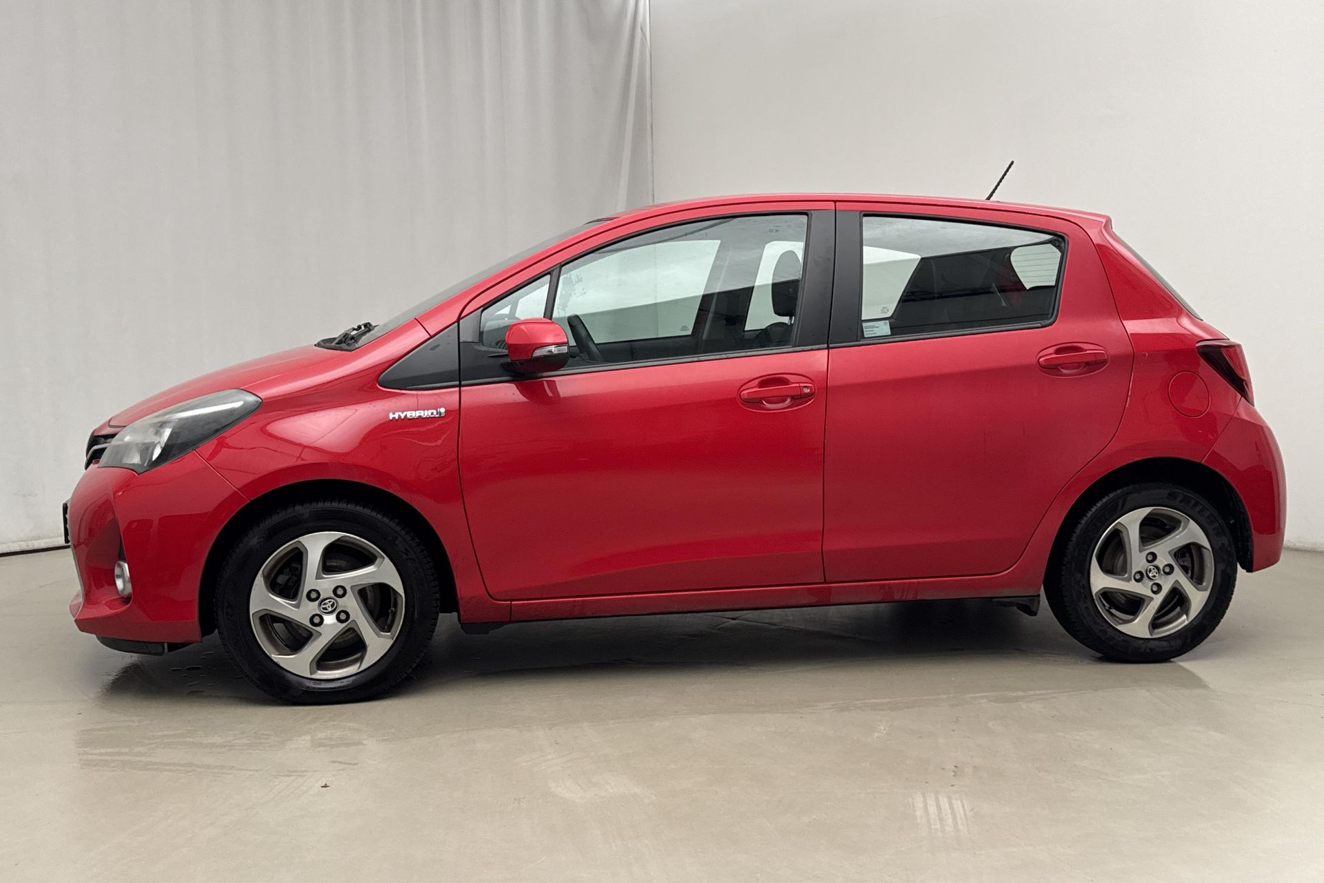 Toyota Yaris Hybrid 2015, bild 2/10