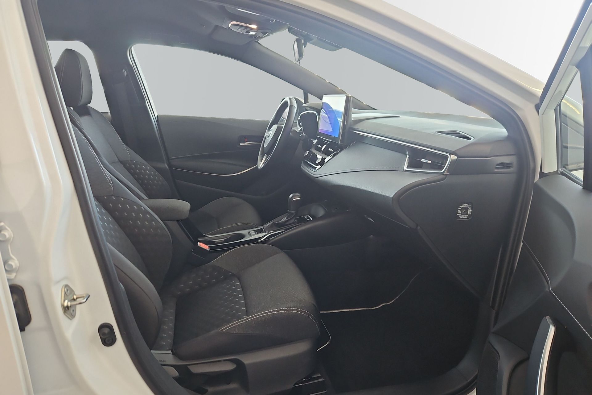 Toyota Corolla 1,8 5d Active 2023, bild 6/10
