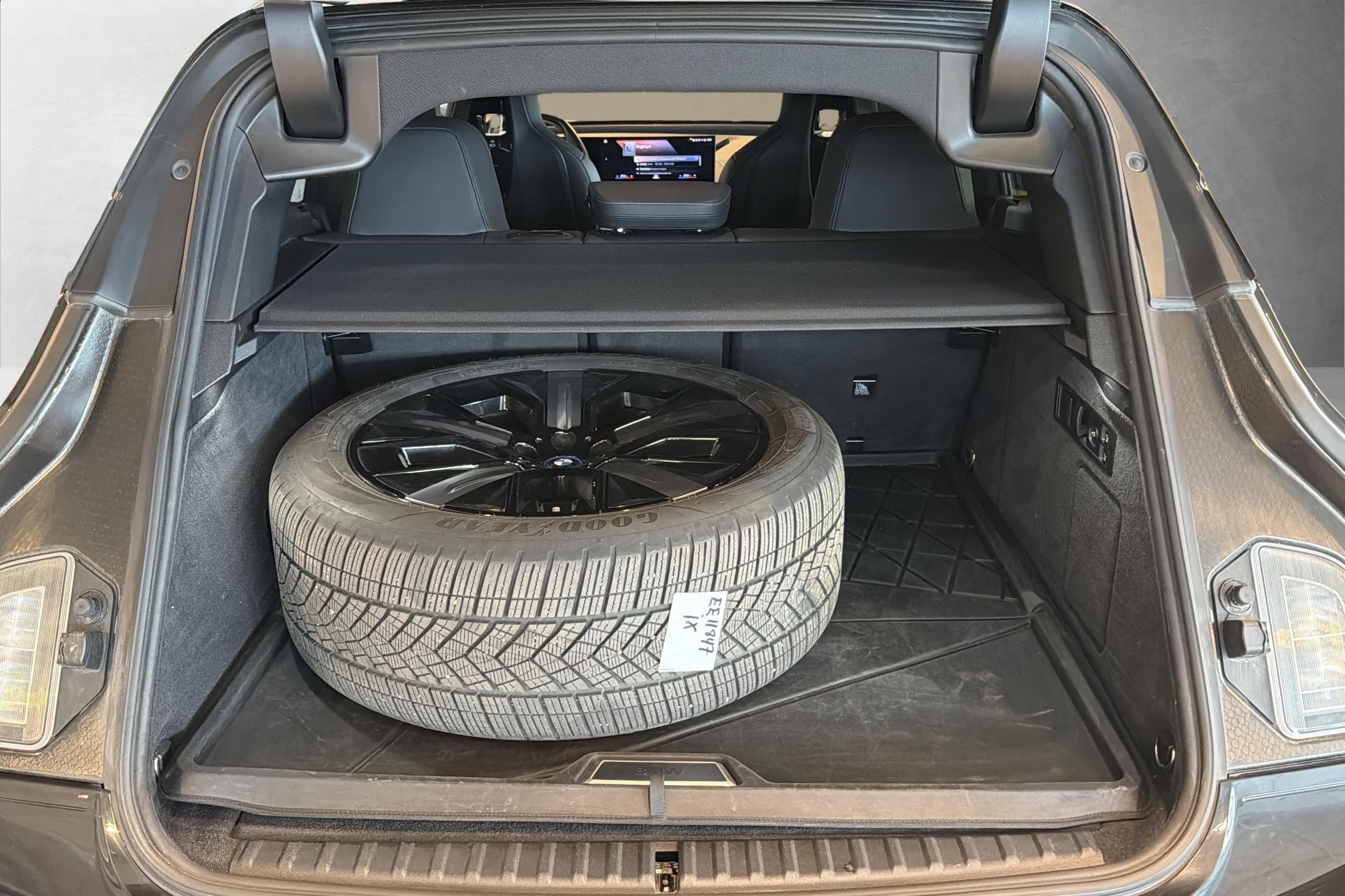 BMW iX xDrive50, 524hk, 2022
