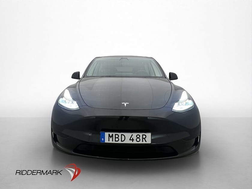 Bild 3 av Tesla Model Y Standard Range RWD Drag En-Brukare Autopilot