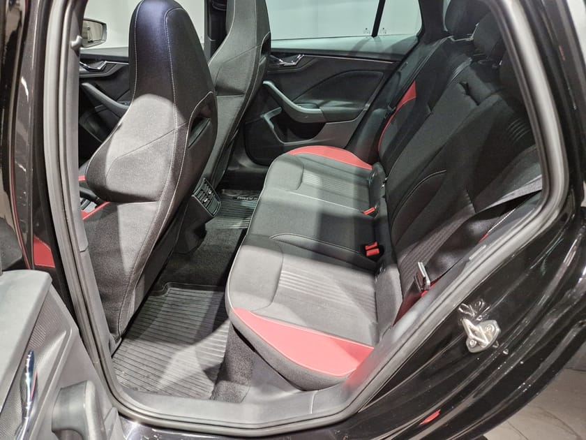 Bild 4 av Škoda Kamiq 1.0 TSI Monte Carlo 110hk Drag/Pano/Cockpit