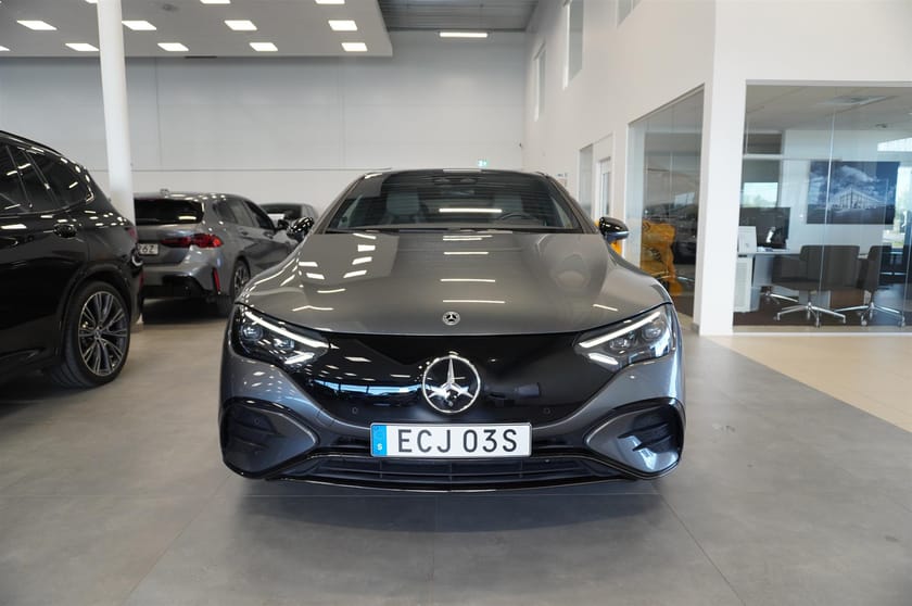 Bild 3 av Mercedes-Benz EQE 350 4MATIC AMG Night Package Pano Burmester