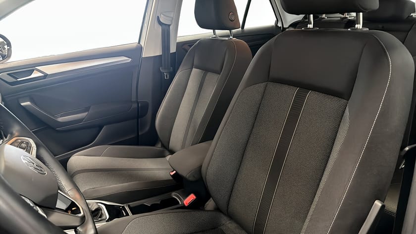 Bild 4 av Volkswagen T-Roc TSI 110 kamera/klima/sensorer