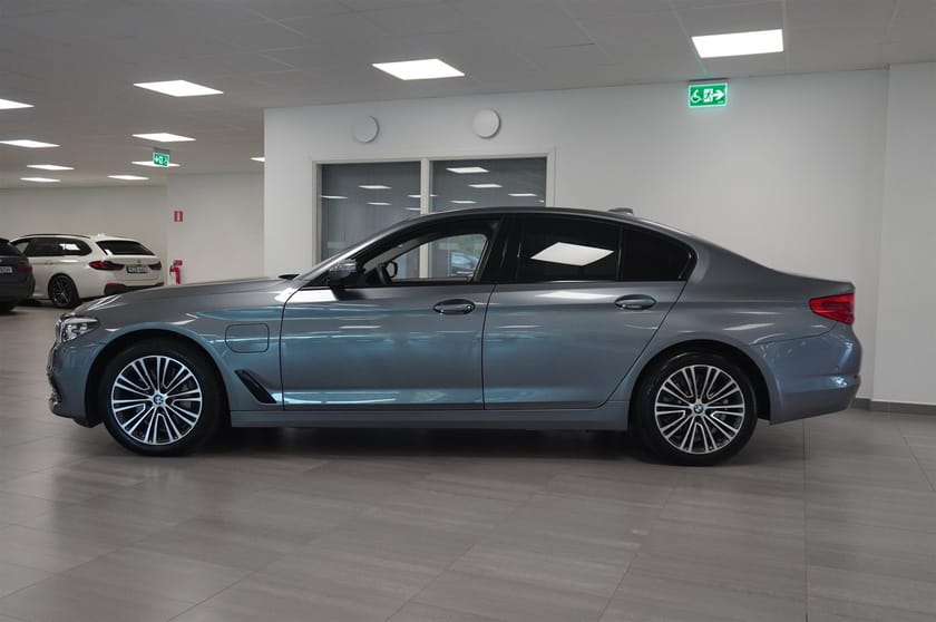 Bild 5 av BMW 530e xDrive iPerformance Sedan Sportline Sportstolar HiFi