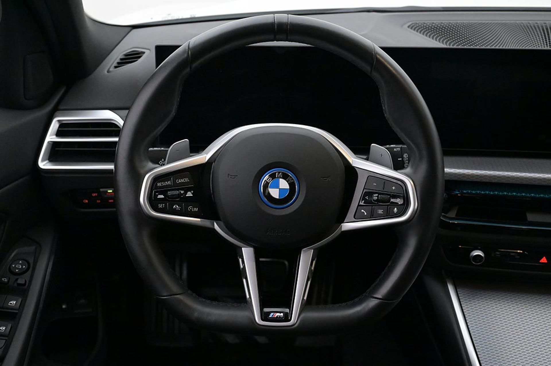 BMW 330 2025, bild 7/10