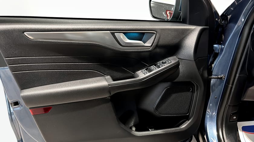 Bild 5 av Ford Kuga Plug-In Hybrid Titanium 225hk 64km räckvidd / PL 3995kr/mån