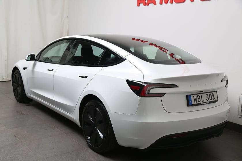 Bild 4 av Tesla Model 3 Standard Range Highland Autopilot Panorama Facelift