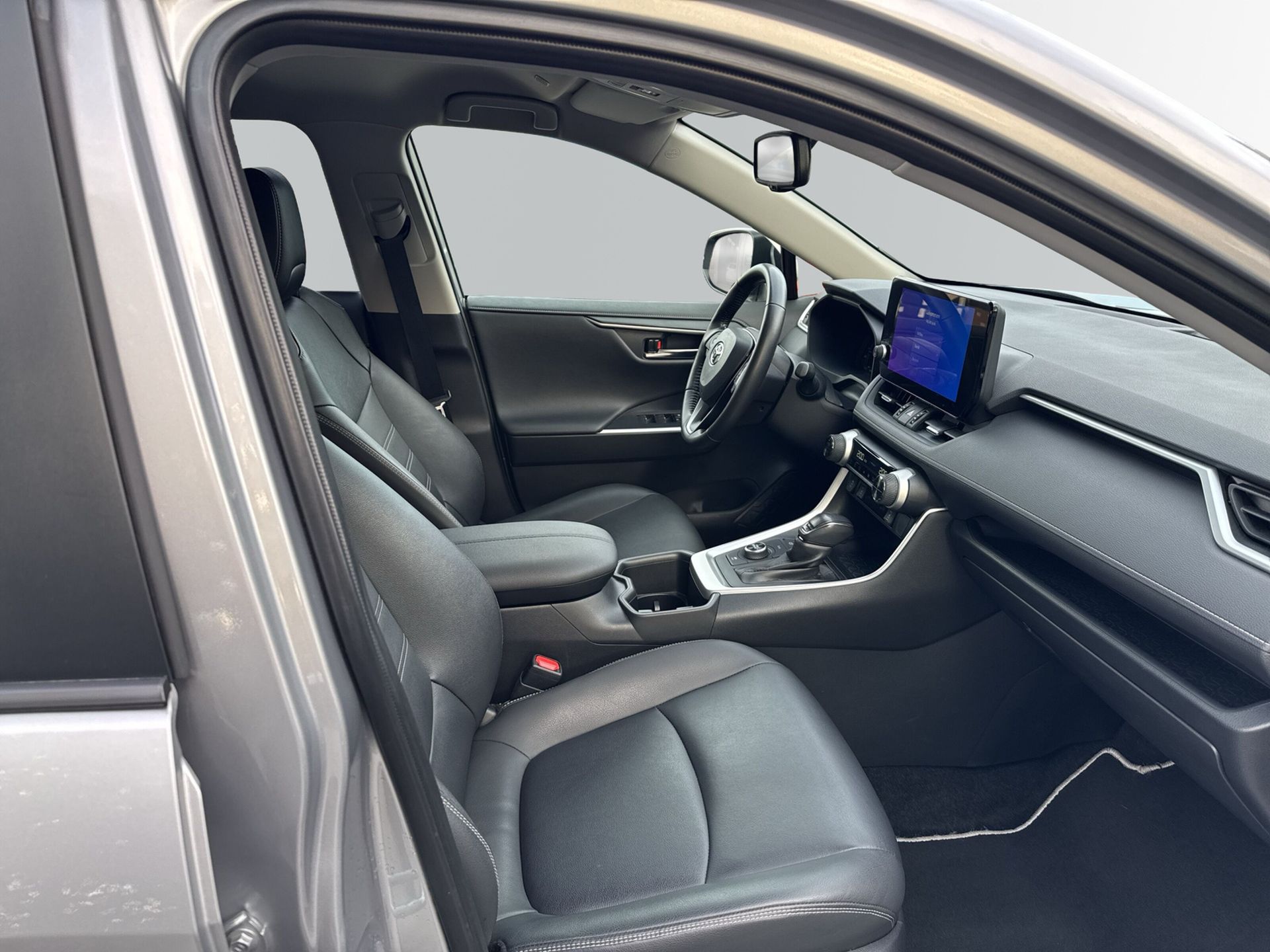 Toyota RAV4 Hybrid AWD-i 2023, photo 6/10