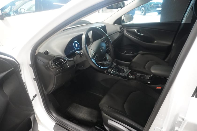 Bild 2 av Hyundai i30 Kombi 1.0 T-GDi 100hk MHEV DCT Essential