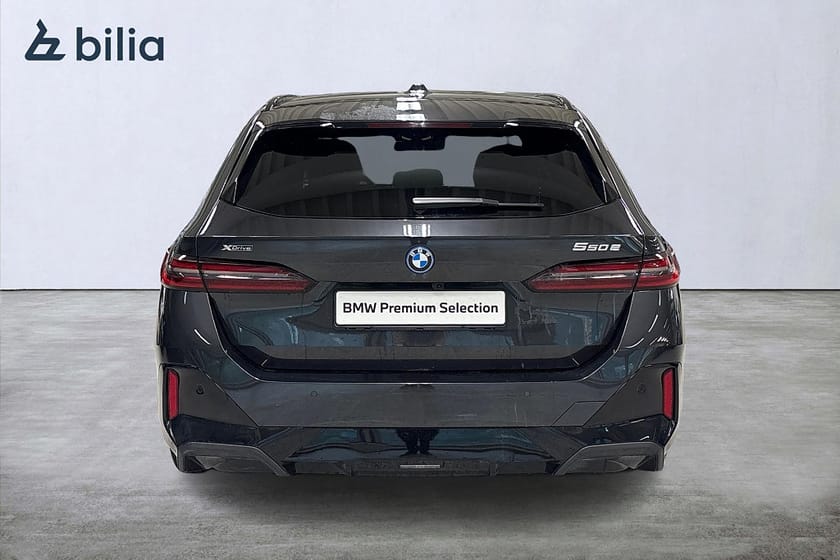 Bild 4 av BMW 550e xDrive Touring M-Sport Pro | Komfort stol | Drag | B&W