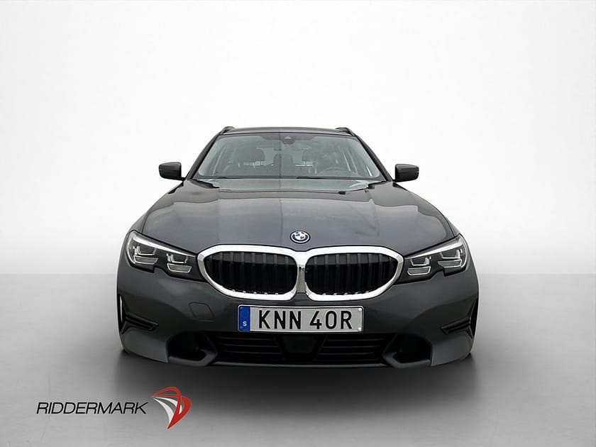 Bild 2 av BMW 330e xDrive Touring Sport line Cockpit Skinn HiFi Drag CarPlay