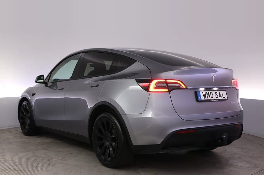 Bild 4 av Tesla Model Y Long Range AWD Autopilot Pano Drag
