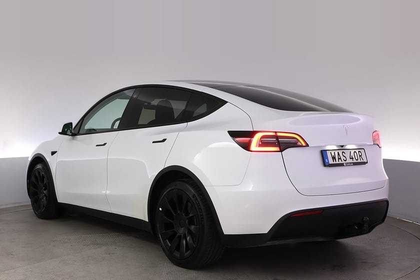 Bild 4 av Tesla Model Y Standard Range RWD Autopilot Panorama Drag