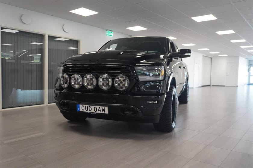Bild 2 av RAM 1500 Crew Cab 5.7 V8 Laramie 4x4 Black Edition
