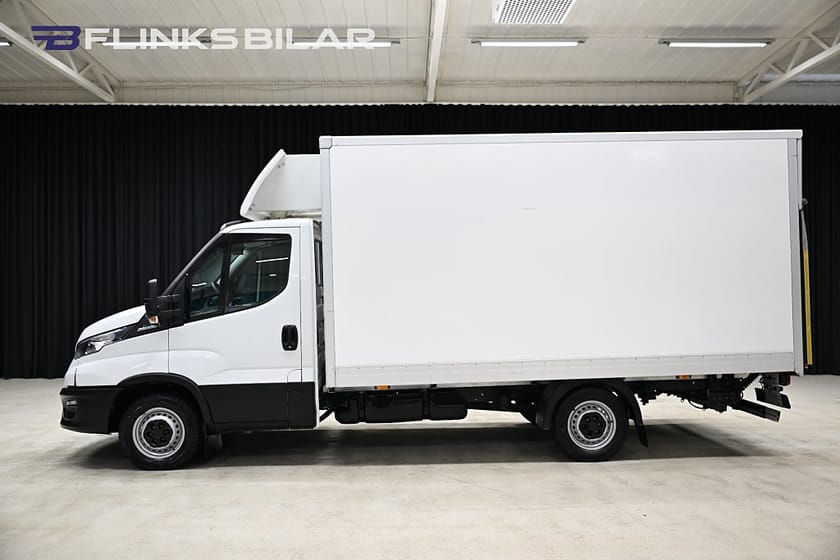 Bild 2 av Iveco Daily 35-140 Chassi Cab 136HK Automat|Volymskåp|BGLyft|Sidodörr|Backkamera|Moms