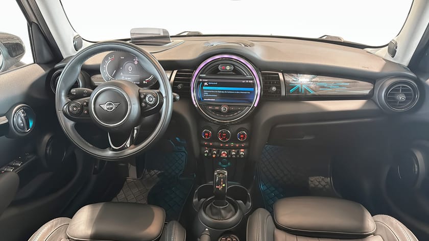 Bild 4 av MINI Cooper S 5-dörrar 192 hk Pano / H&K / HuD / Backkamera / Navi