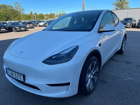 Tesla Model Y Standard Range RWD
