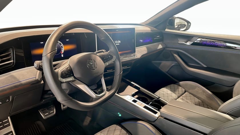 Bild 3 av Volkswagen Passat Variant eHybrid R-Line Black Edition 272hk | Panoramatak | Drag