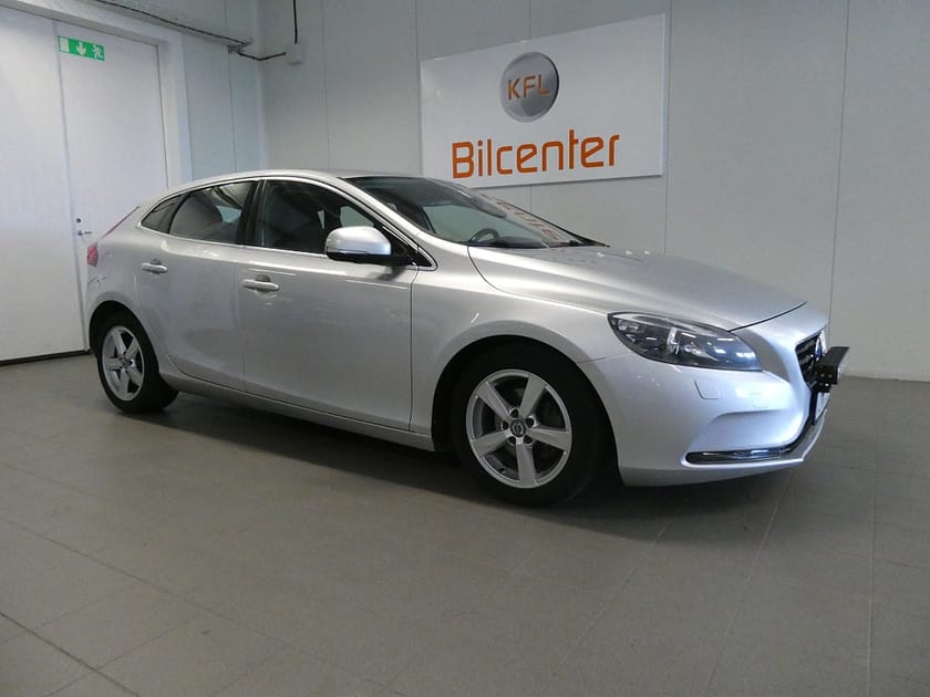 Bild 4 av Volvo V40 D2 Momentum Värmare-PDC-BT-NYSERVAD*KAMREMSBYTT*SoV