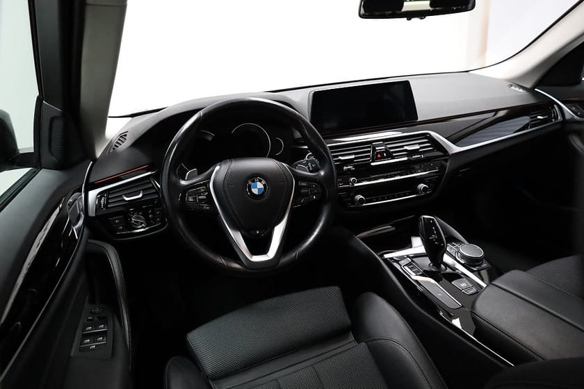 Bild 4 av BMW 520d xDrive Touring Sport line |Parkeringsvärmare | Dragkrok