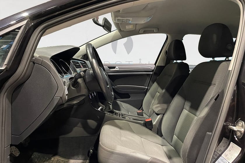 Bild 3 av Volkswagen Golf Sportscombi SC 1.0 TSI 110 HK APP CONNECT 0.42L/MIL 8300MIL