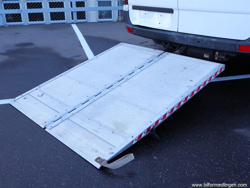 Bild 3 av Volkswagen Crafter 2.0 TDI 35 Bakgavelyft/Nyservad/Moms/S+Vhjul