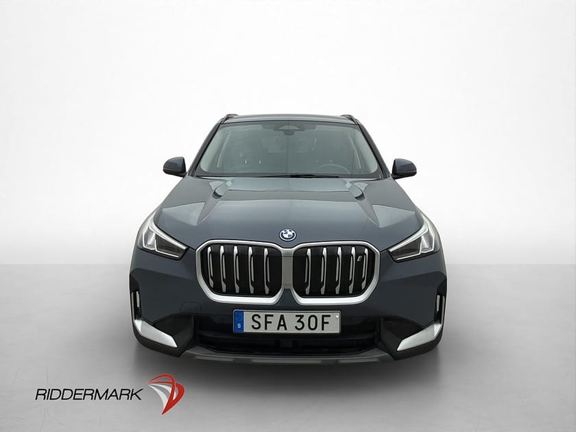Bild 3 av BMW iX1 xDrive30 Kamera Dragkrok CarPlay Navigator Sensorer
