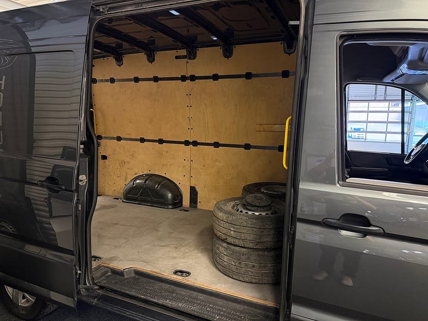 Bild 3 av Volkswagen Crafter 35 2.0 TDI 140hk | Dieselvärmare, Kamera, Drag, Vhjul