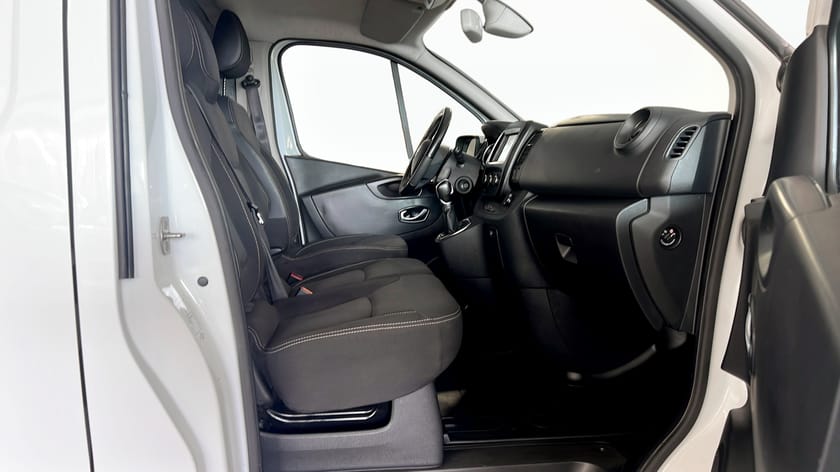 Bild 3 av Renault Trafic Skåpbil 2.0 dCi 145hk Kamera Värmare Dragkrok MOMS!