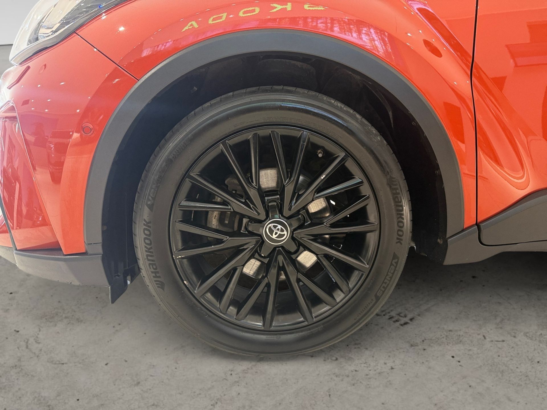Toyota C-HR SUV CH-R 2019, bild 6/10