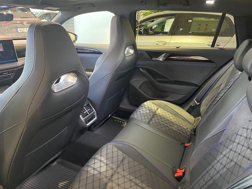 Bild 5 av Volkswagen Passat Variant eHybrid 272 DSG6 R-LINE "LAGERBIL"