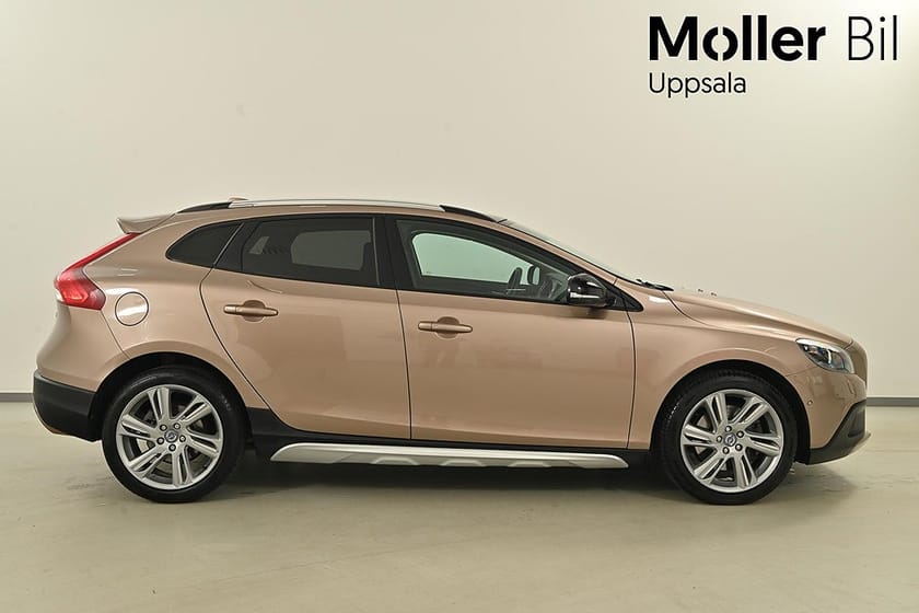 Bild 2 av Volvo V40 Cross Country D4 177hk Summum, Pano, B-Kam, Värmare