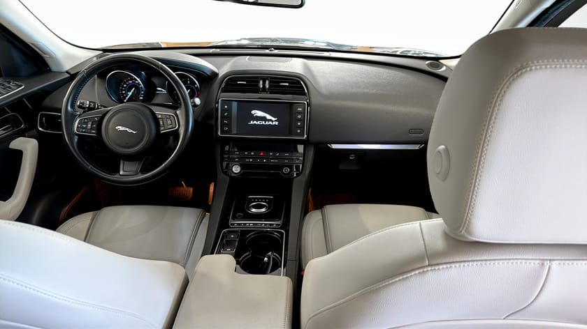Bild 4 av Jaguar F-Pace 20d AWD 180Hk / Kamera / Navigation / Meridian