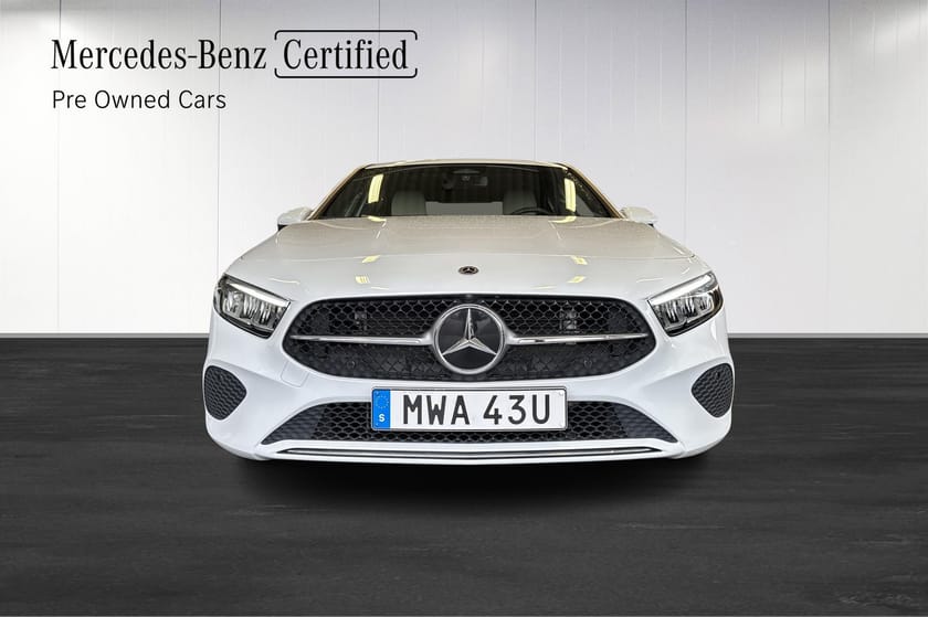Bild 2 av Mercedes-Benz A 200 Sedan Elstolar/Metallic/Panelbelysning
