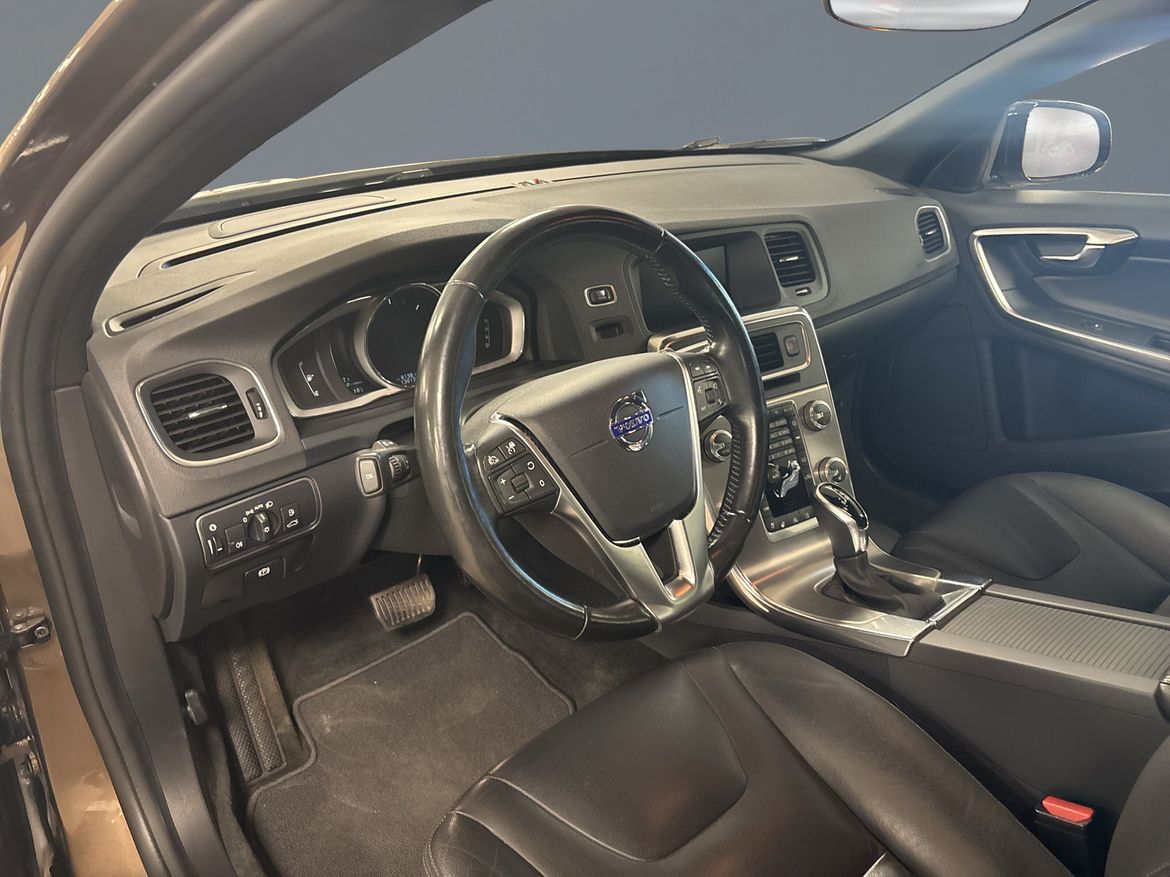 YWR547 – Volvo V60 Cross Country